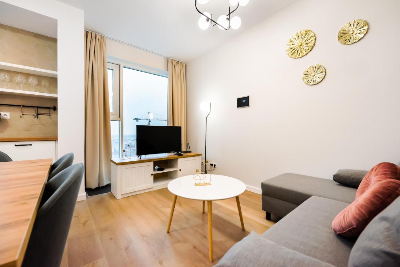 Unique Tower 22 Floor De Luxe Апартаменти *
